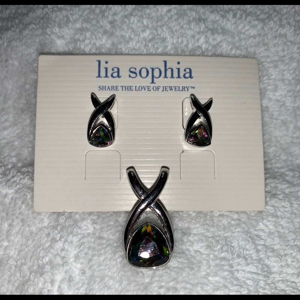 Jewelry - Picture 2 of 3